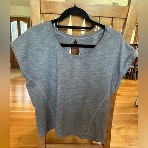 Lululemon cropped top size 6